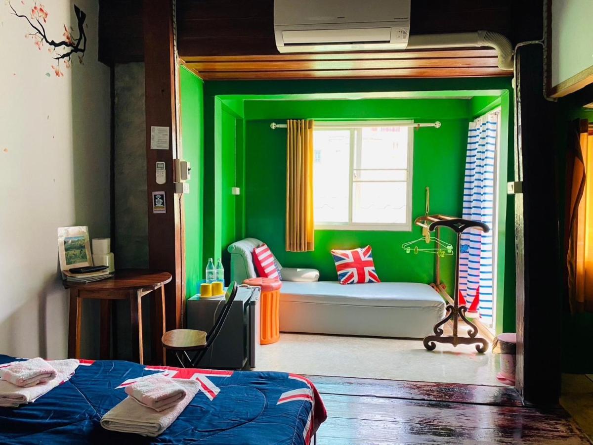 Solarcell Walking Street Homestay - โซล่าเซลล์ถนนคนเดินโฮมสเตย์ Ban Nong Nam Khan Extérieur photo